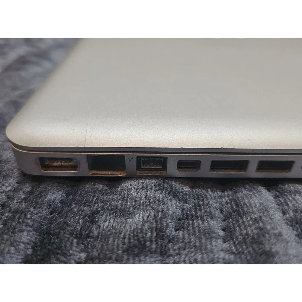 2009 Apple MacBook 13'' Core 2 Duo 2.53GHz 4GB RAM 250GB HD **parts